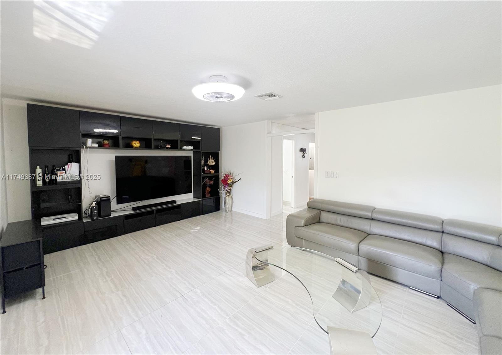 SPRINGTREE LAKES - Residential