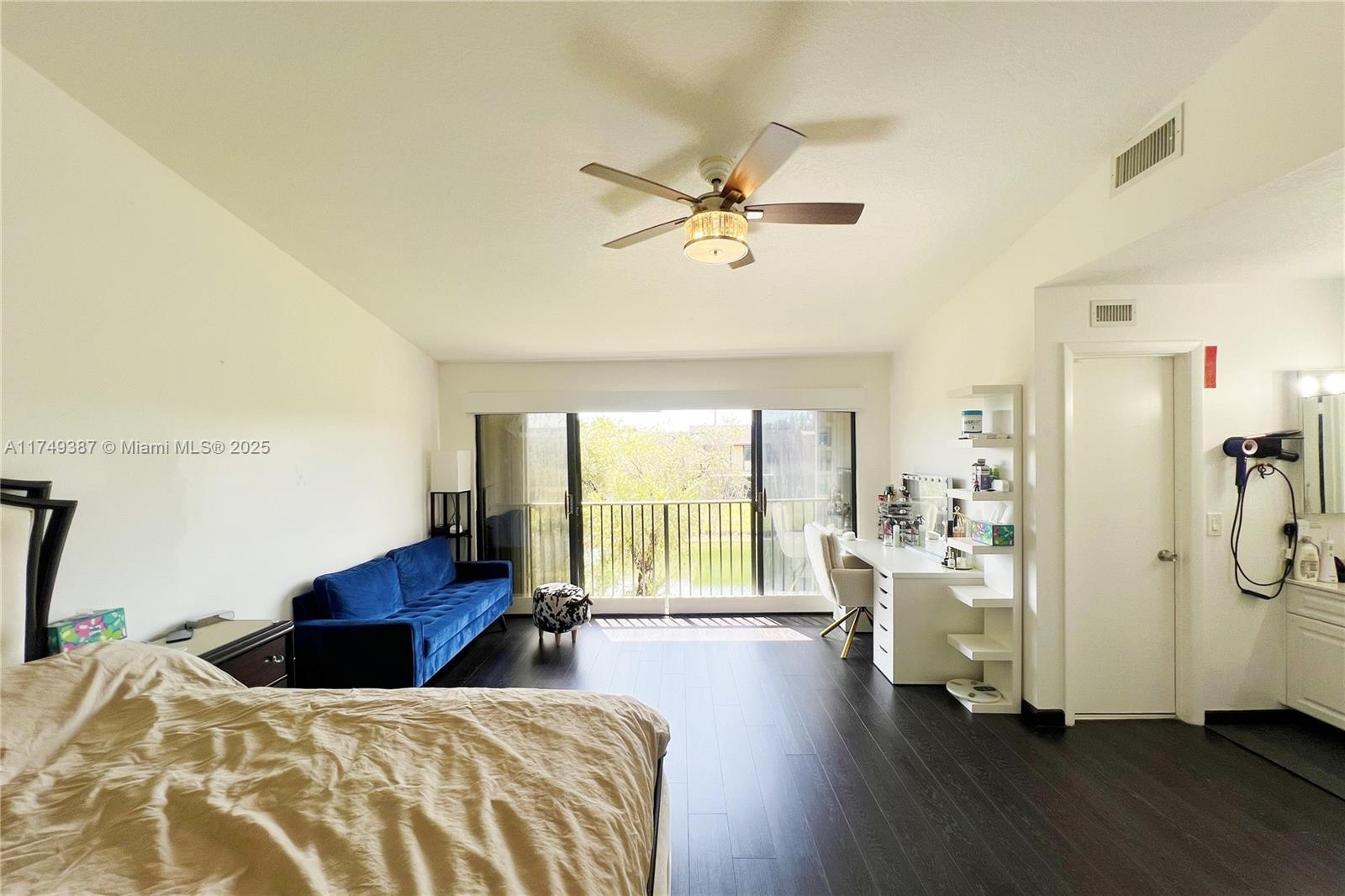 SPRINGTREE LAKES - Residential