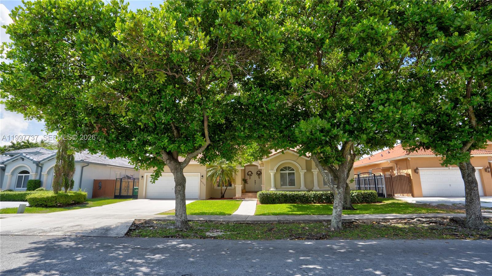 EDEN LAKE ESTATES - Residential