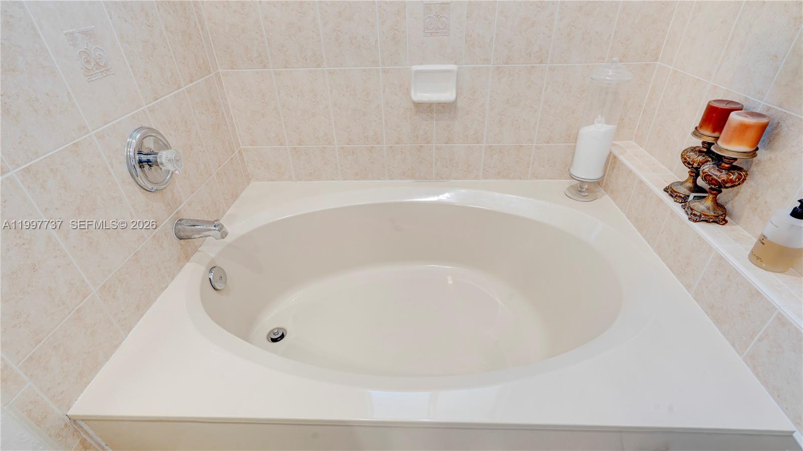 EDEN LAKE ESTATES - Residential