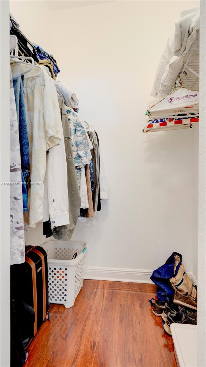 EDEN LAKE ESTATES - Residential