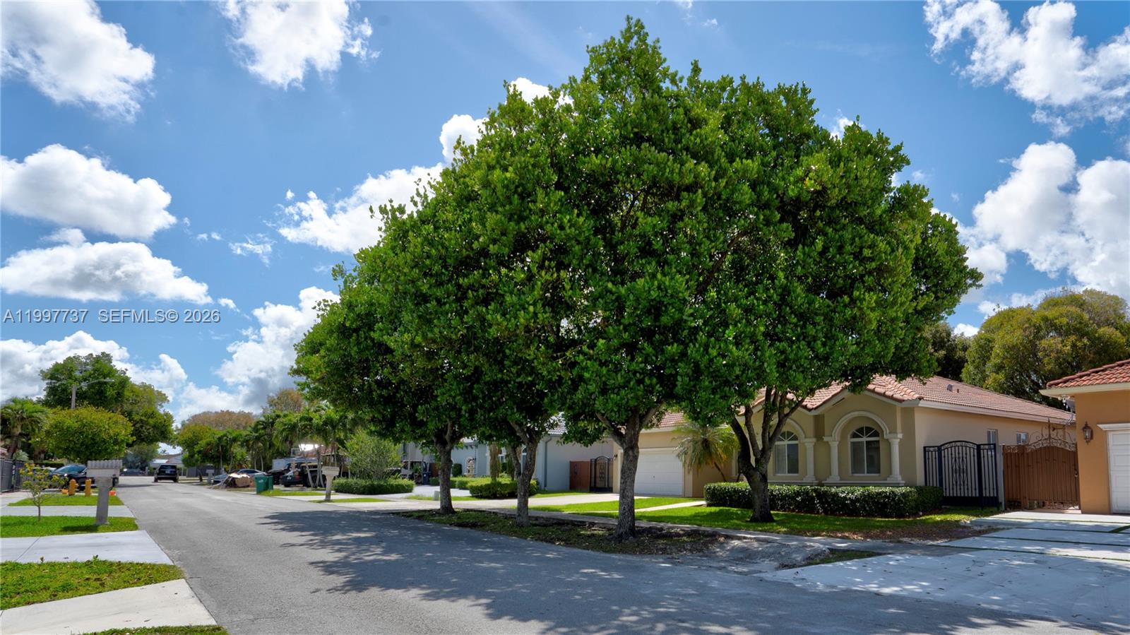 EDEN LAKE ESTATES - Residential