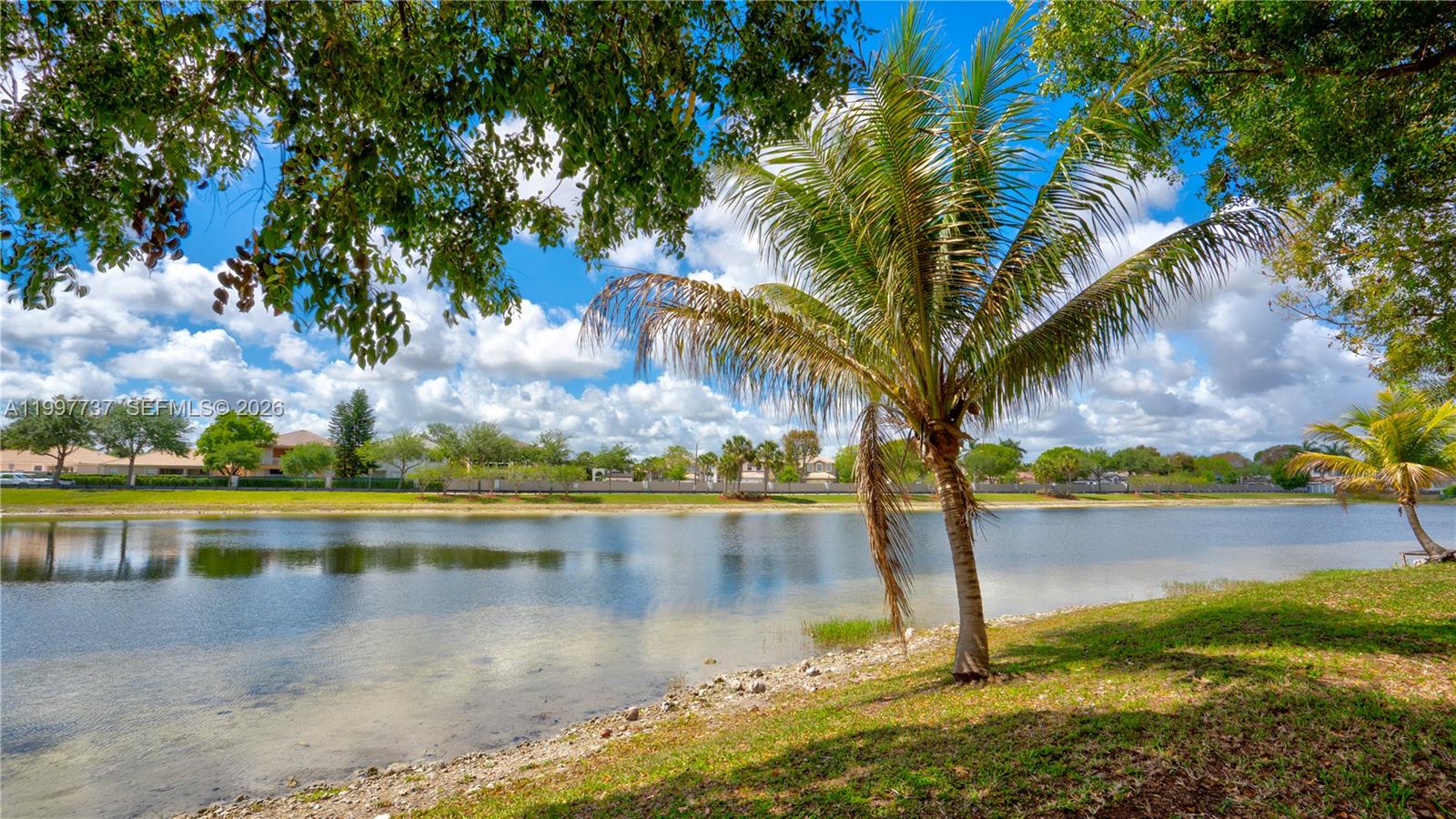 EDEN LAKE ESTATES - Residential