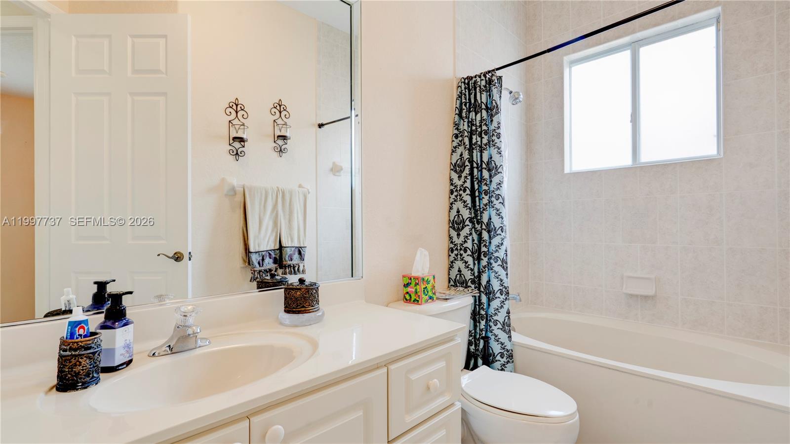 EDEN LAKE ESTATES - Residential