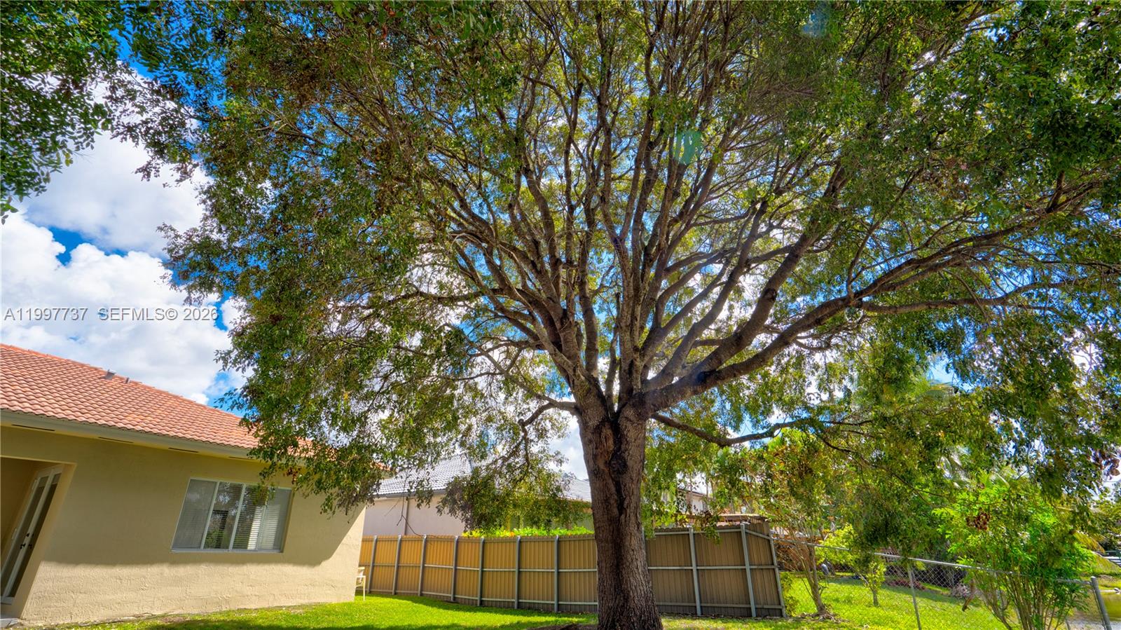 EDEN LAKE ESTATES - Residential