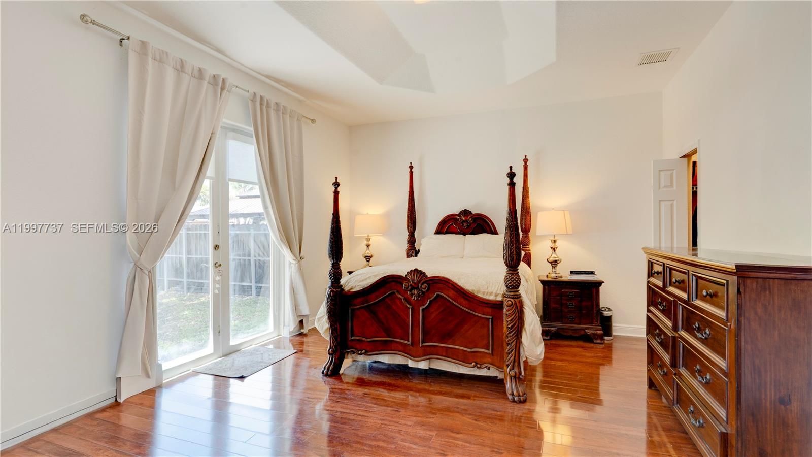 EDEN LAKE ESTATES - Residential