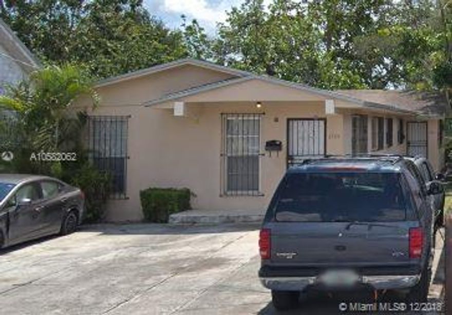 CLEAN 2 BED/1 BATH NEAR THE 836. MINUTES TO DOWNTOWN.  PET FRIENDLY WITH A DEPOSIT. TERRAZZO FLOORS.  1ST & TWO MONTHS DEPOSIT IN ORDER TO MOVE IN.