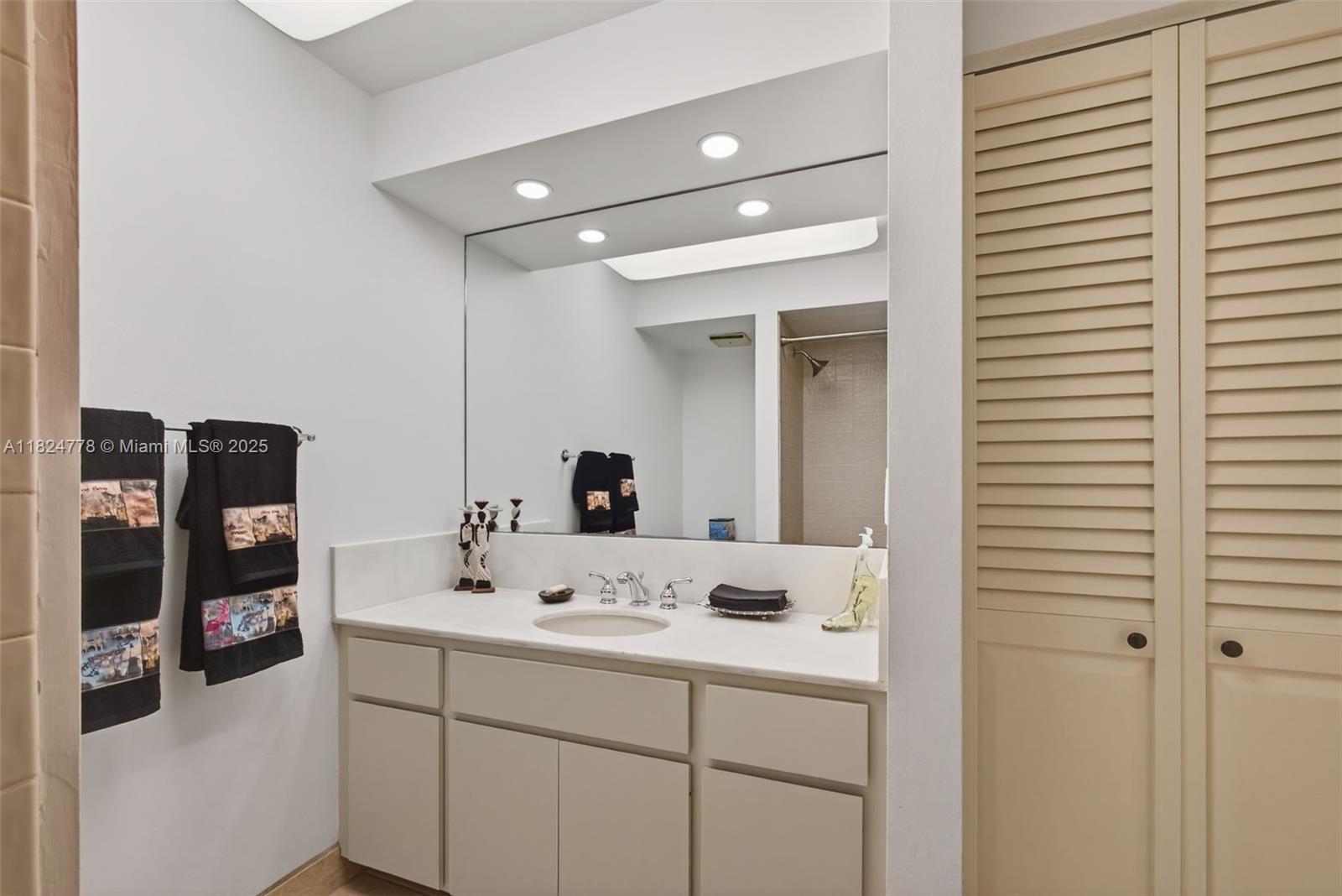 GOLF VILLAS CONDO - Residential Lease