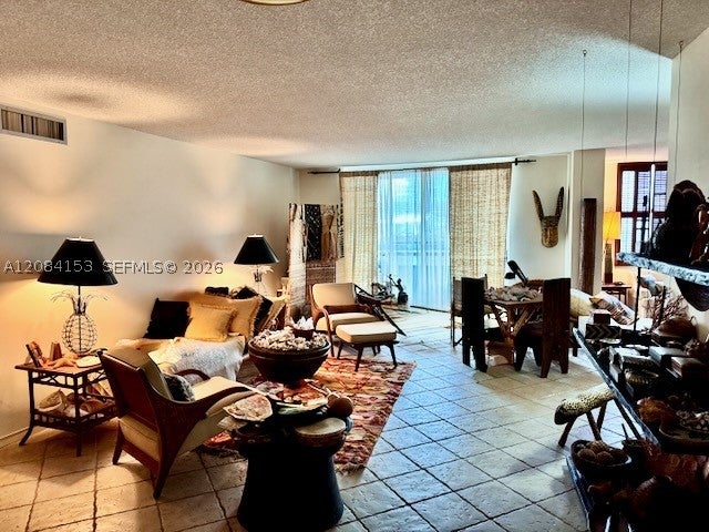 6039 Collins Ave 833