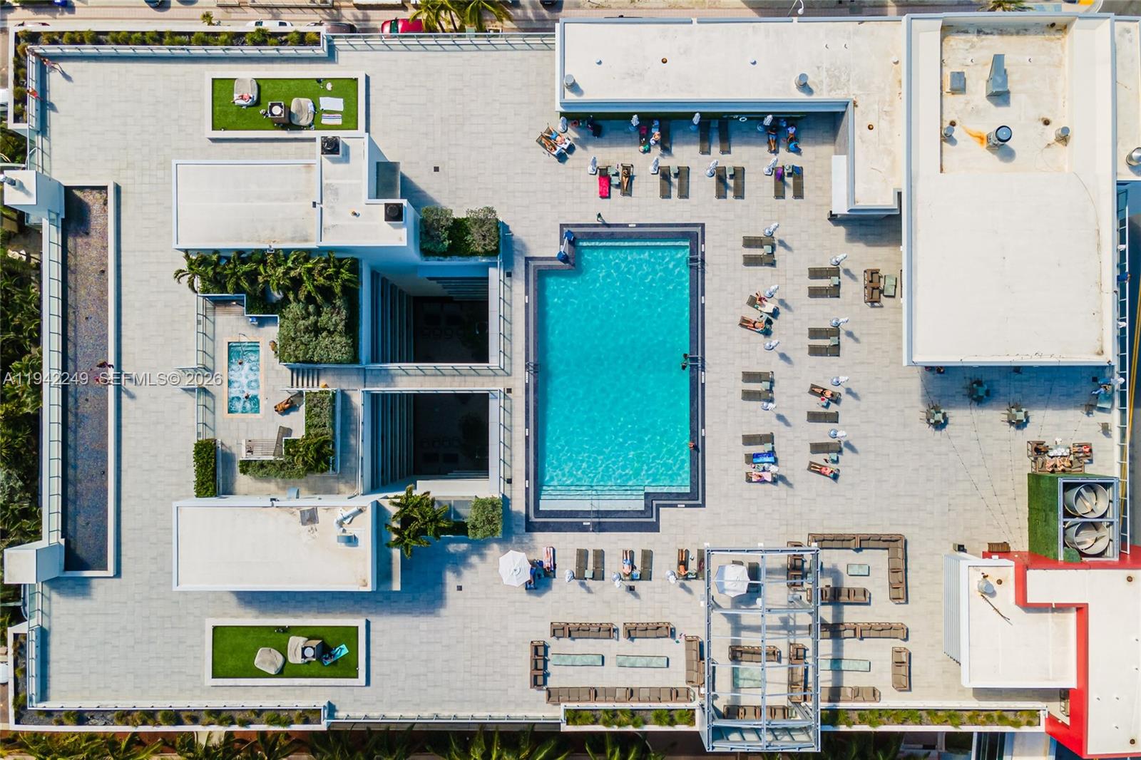 COSTA HOLLYWOOD CONDO - Residential