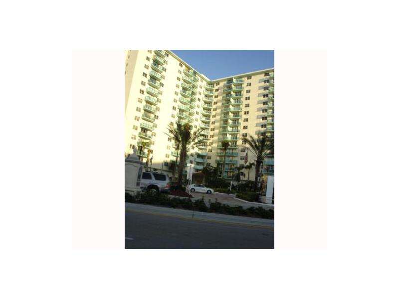 Beautiful 2 Bedrooms 2 Baths, 1173 S/F w/direct ocean and beach access. Amenities include, pool, gym, business Center, 24 hr. security and private movie theatre.