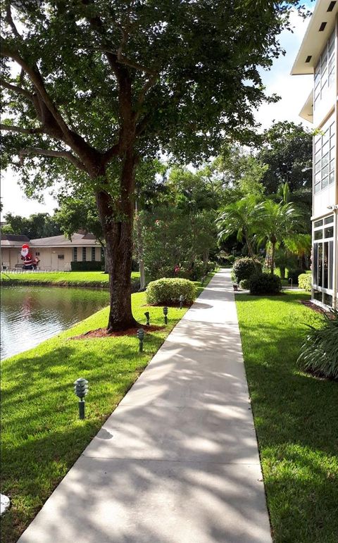 A home in Lauderdale Lakes