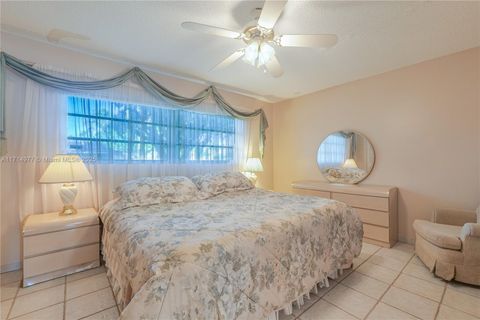 A home in Lauderdale Lakes