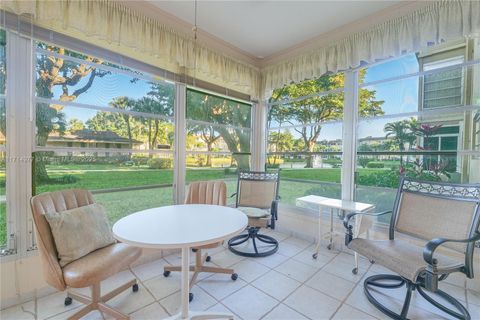 A home in Lauderdale Lakes