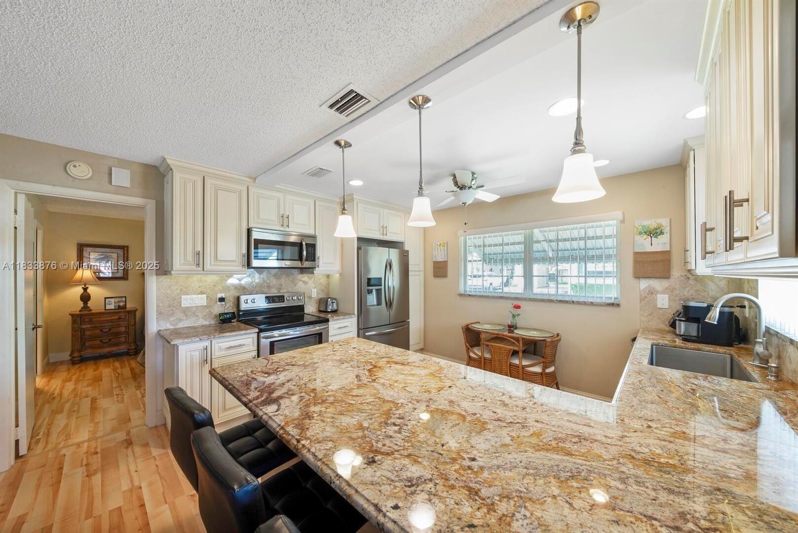 841 Meadowlark Ln