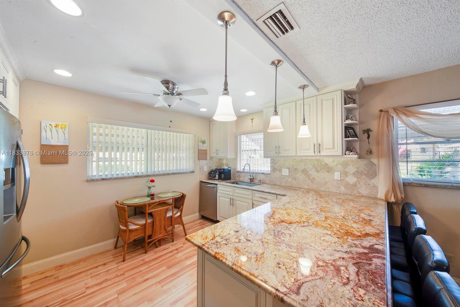841 Meadowlark Ln