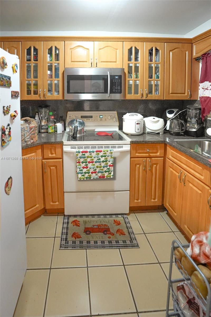 MANGO HILL CONDO NO 6 - Residential