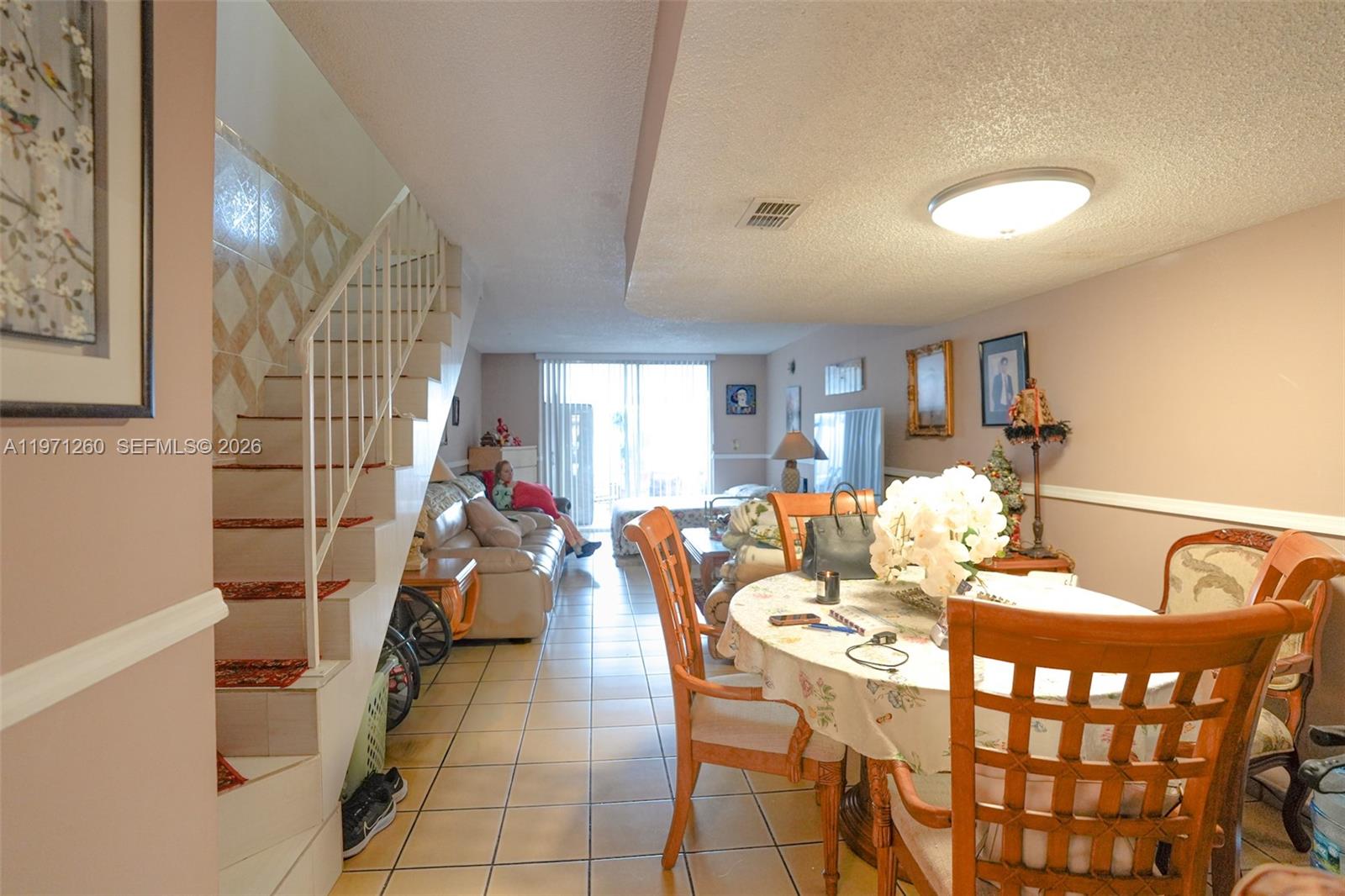 MANGO HILL CONDO NO 6 - Residential