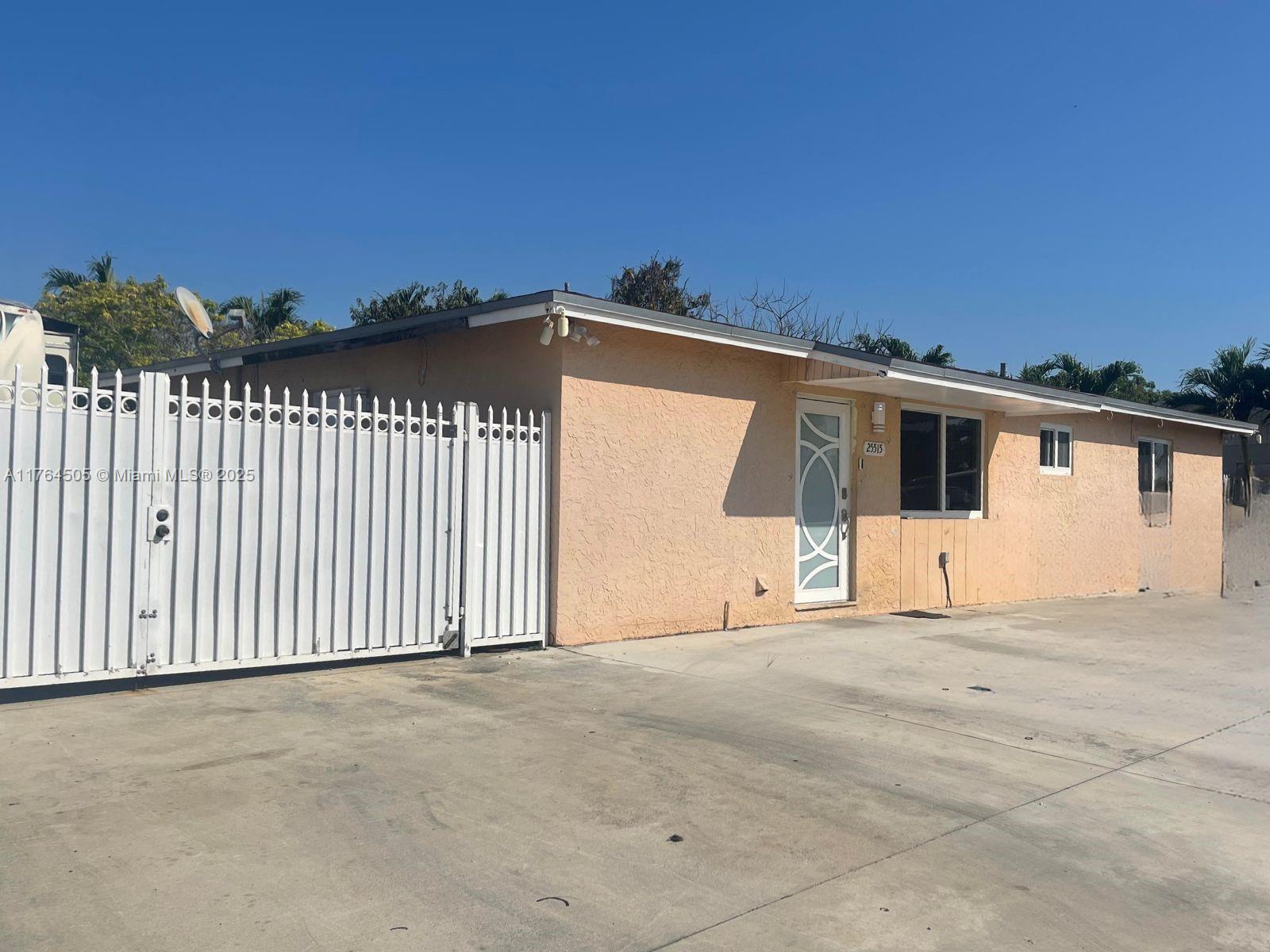 25515 Sw 125th Ct, Homestead, Miami-Dade County, Florida - 3 Bedrooms  
2 Bathrooms - 