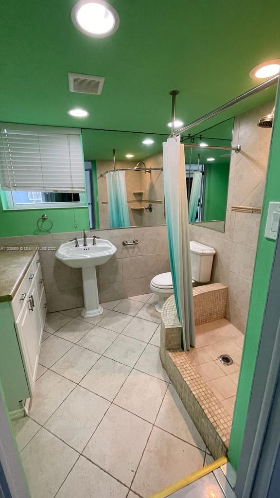 RIVERLAND VILLAGE SEC ONE - Residential Lease