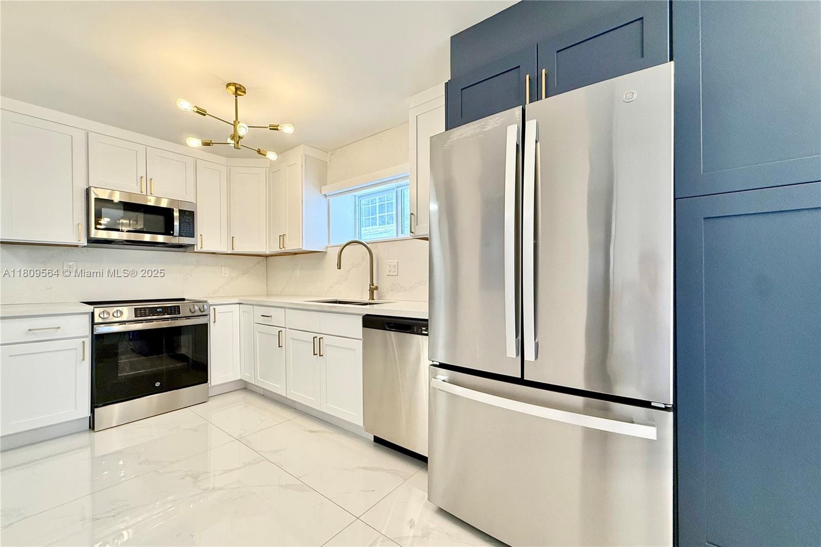 4122 Collins Ave 2B