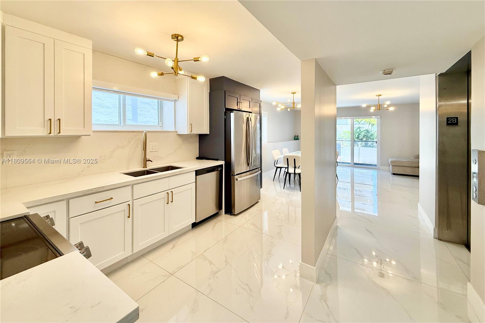 4122 Collins Ave 2B
