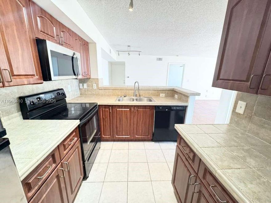 This beautiful 3/2 corner unit on the 1st floor offers a peaceful oasis within a pet-friendly gated community. The split floor plan offers privacy, and the open design kitchen is perfect for entertaining guests. Located In The Prestigious Gated Community Of Milano. Amenities Include: Clubhouse, Pool/Spa, Gym, Volleyball Courts, Tennis Courts and Computer Room. Close To Airport, Beaches, Major Roadways, Entertainment, Shopping, Restaurants and City Place.