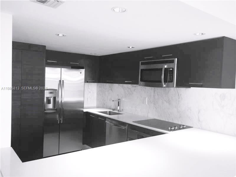 BRICKELL PLACE CONDO - Residential Lease