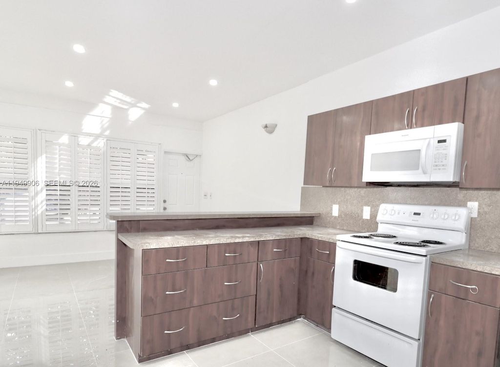 Photo of 2806 Taylor St #D, Hollywood, FL 33020 (MLS # A11949906)