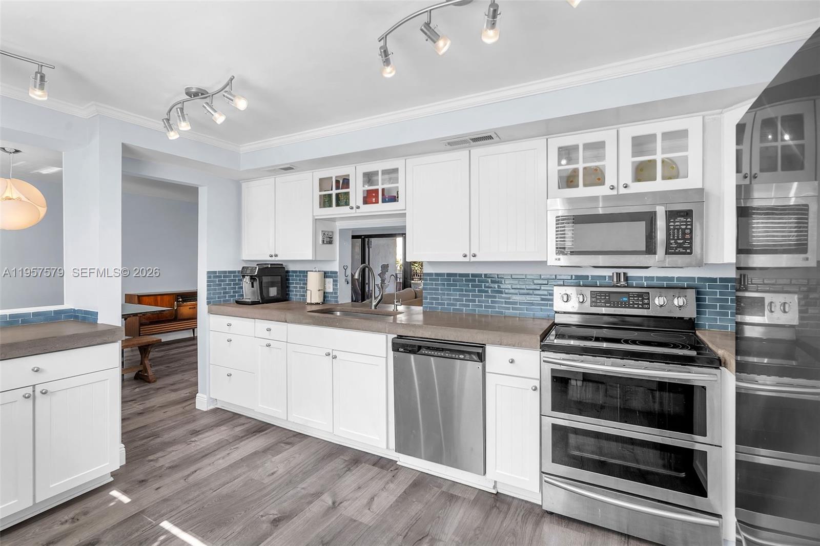 TRADEWINDS BY THE SEA CON - Residential