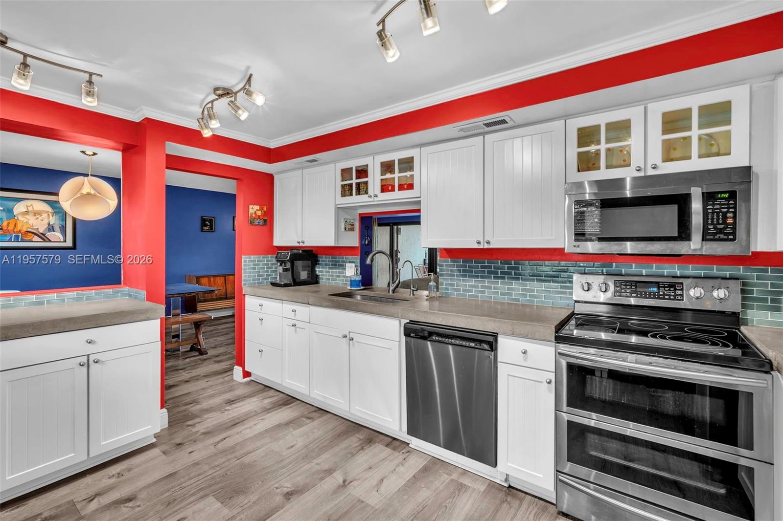 TRADEWINDS BY THE SEA CON - Residential