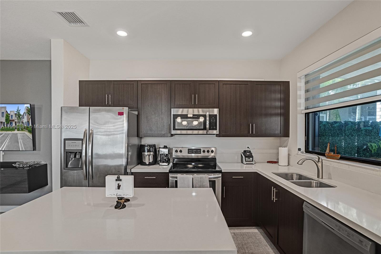 VIA VENTURA NEIGHBORHOOD - Residential Lease