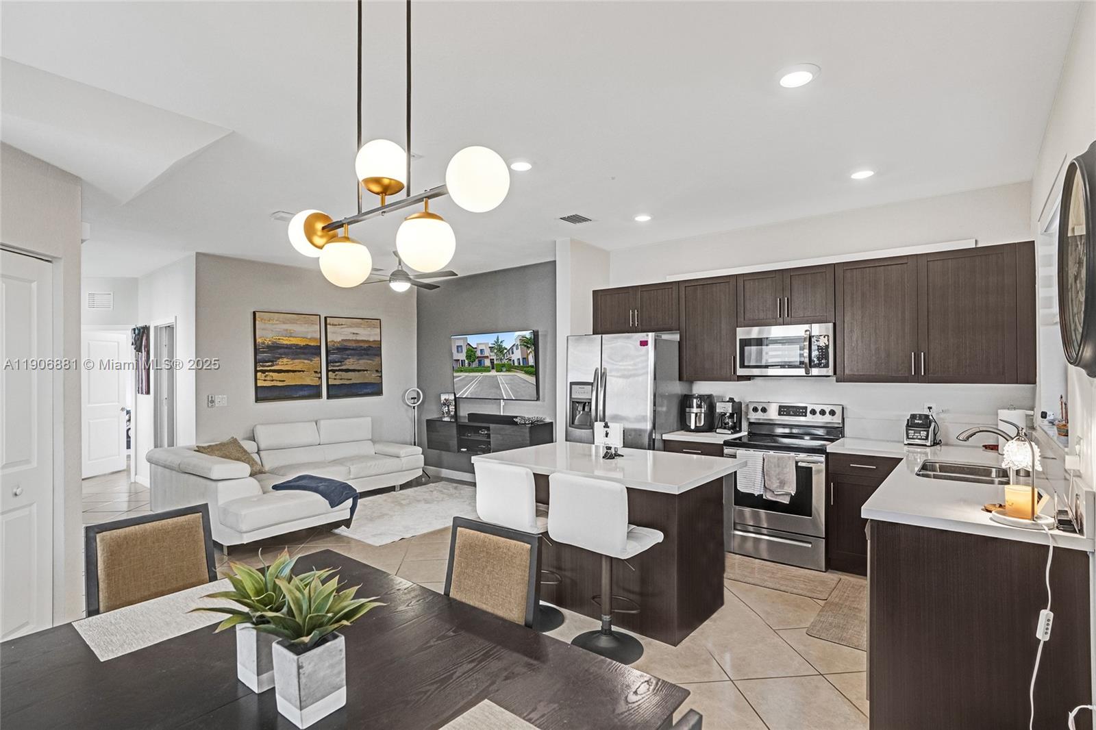 VIA VENTURA NEIGHBORHOOD - Residential Lease