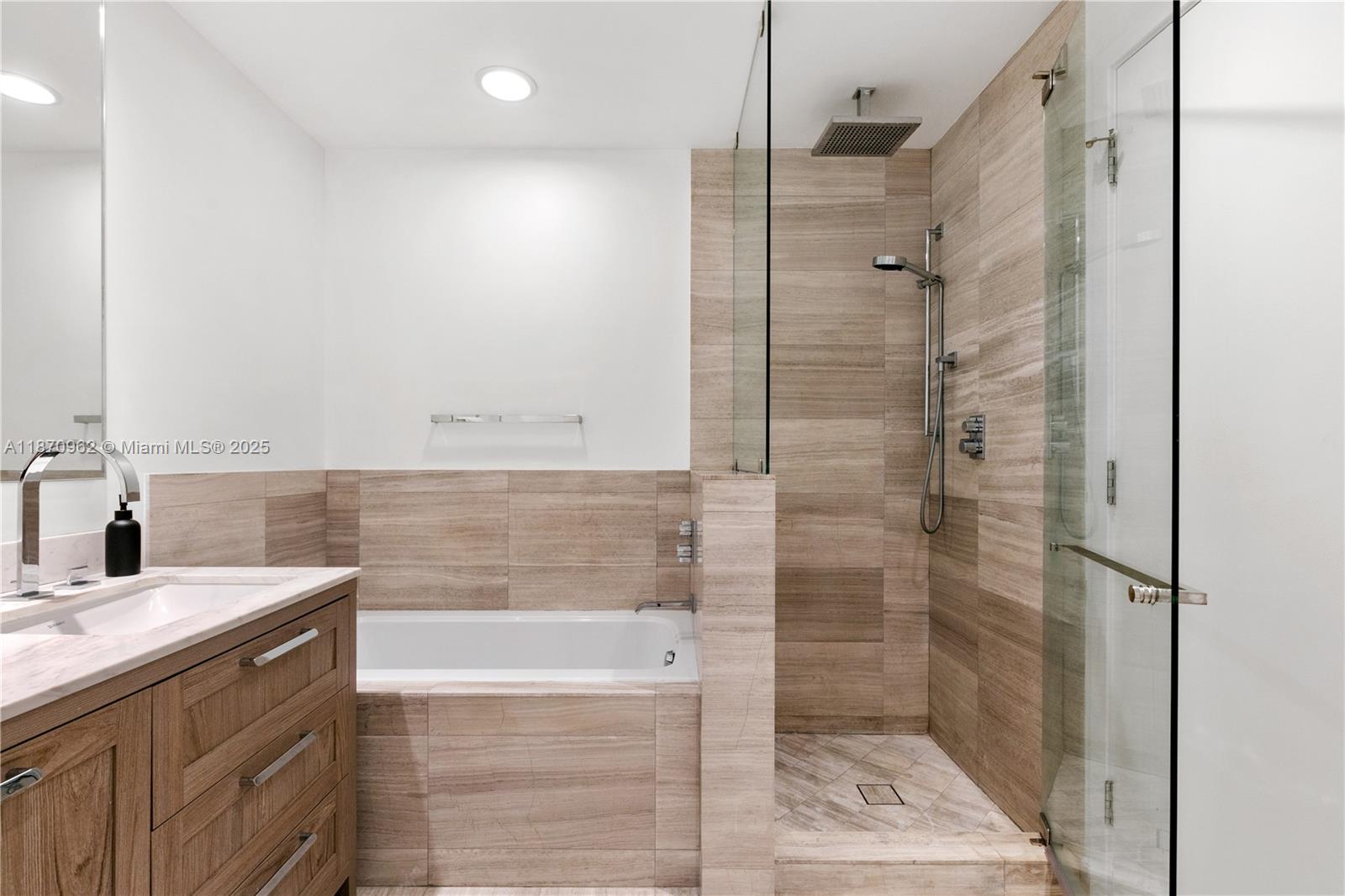 OCEANA KEY BISCAYNE CONDO - Residential Lease