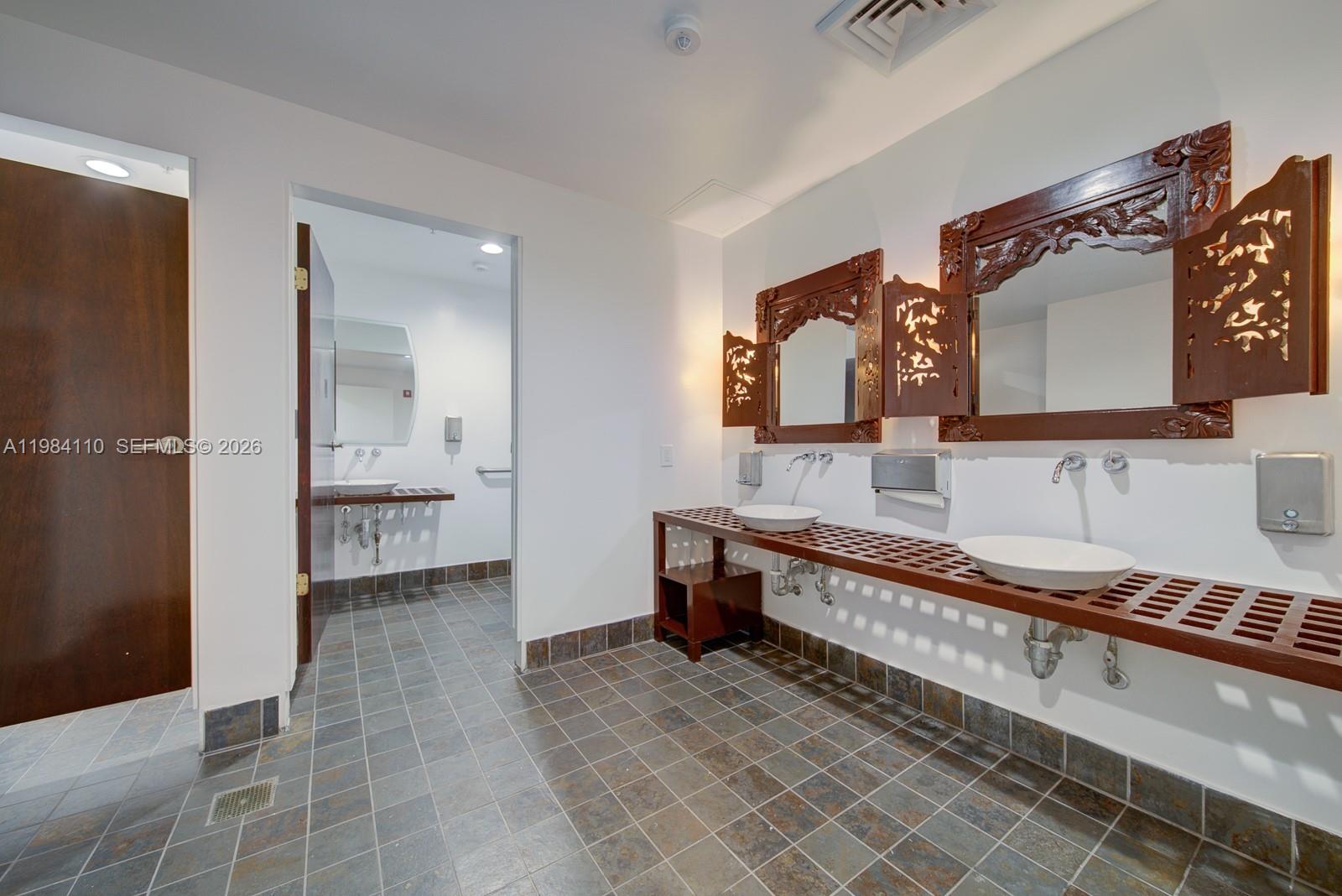 NEO CONDO - Residential Lease