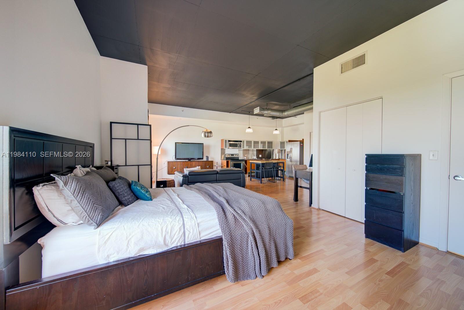 NEO CONDO - Residential Lease