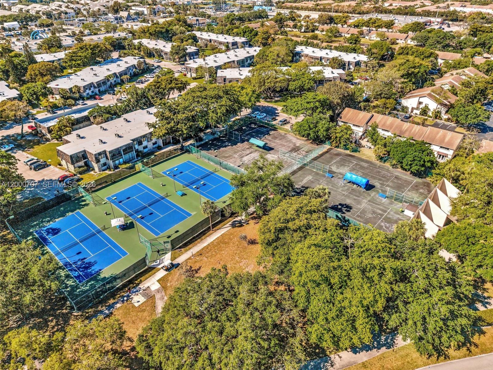 LAKEVIEW CLUB CONDO - Residential Lease