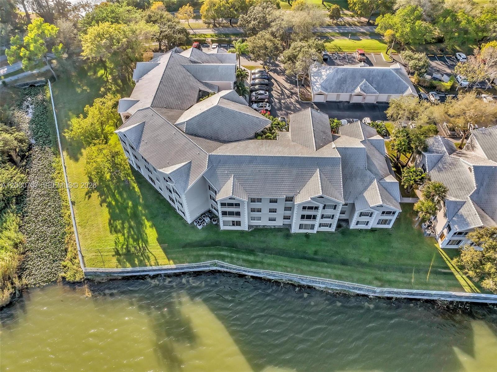 LAKEVIEW CLUB CONDO - Residential Lease