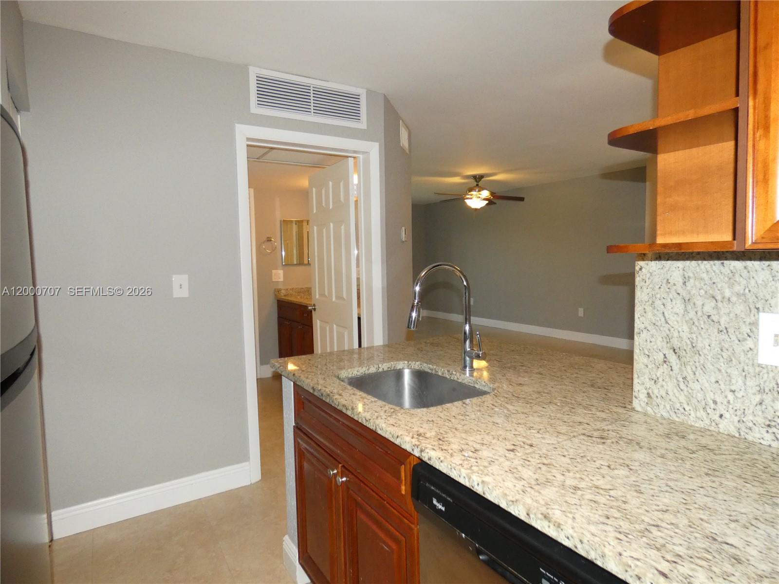 LAKEVIEW CLUB CONDO - Residential Lease