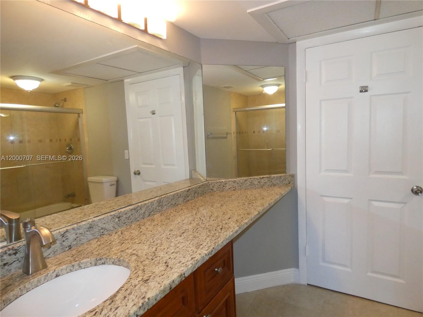 LAKEVIEW CLUB CONDO - Residential Lease