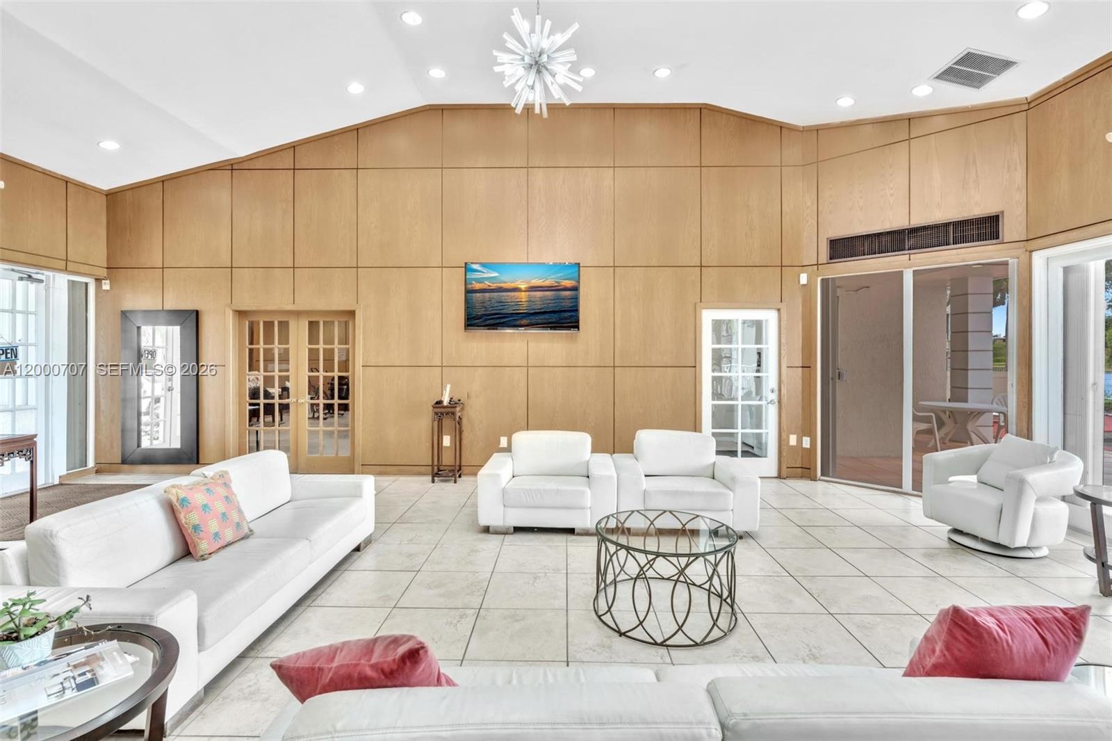 LAKEVIEW CLUB CONDO - Residential Lease