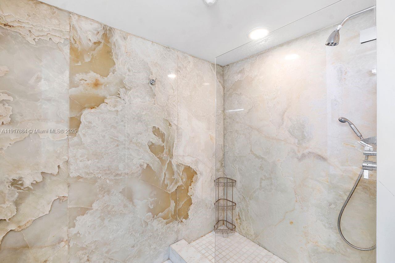 CAPOBELLA CONDO - Residential