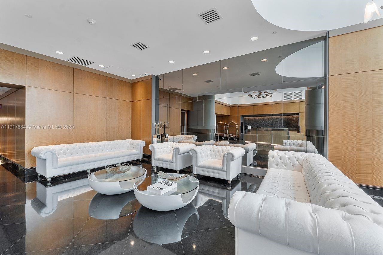 CAPOBELLA CONDO - Residential