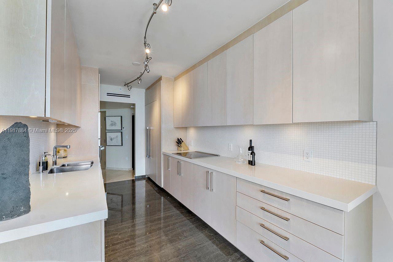 CAPOBELLA CONDO - Residential