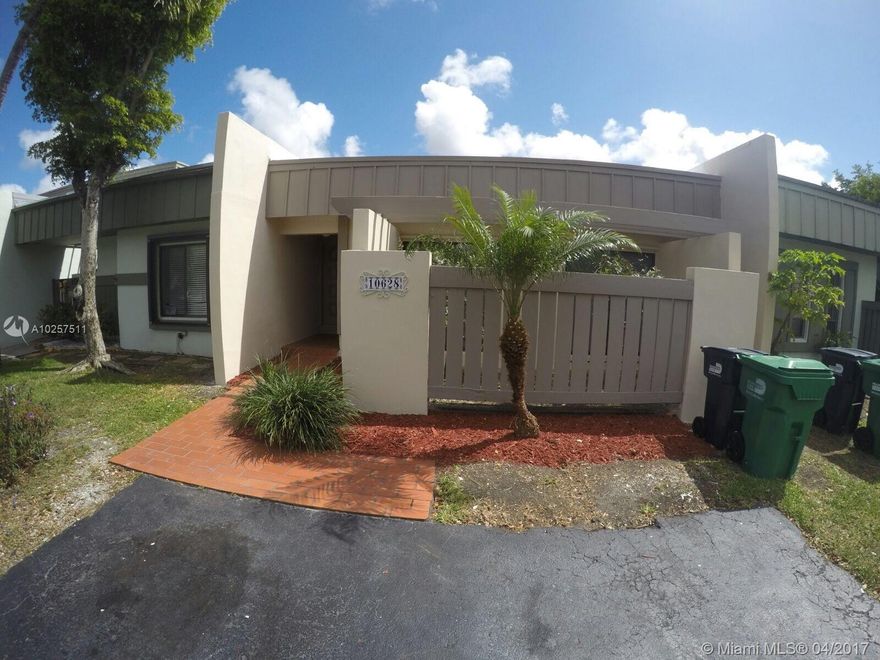 Beautiful townhouse 3 bed 2 bath located in a desirable Creek Villas,it is in excellent condition,Don't miss out, you must see, you will love it! . It is on Supra.