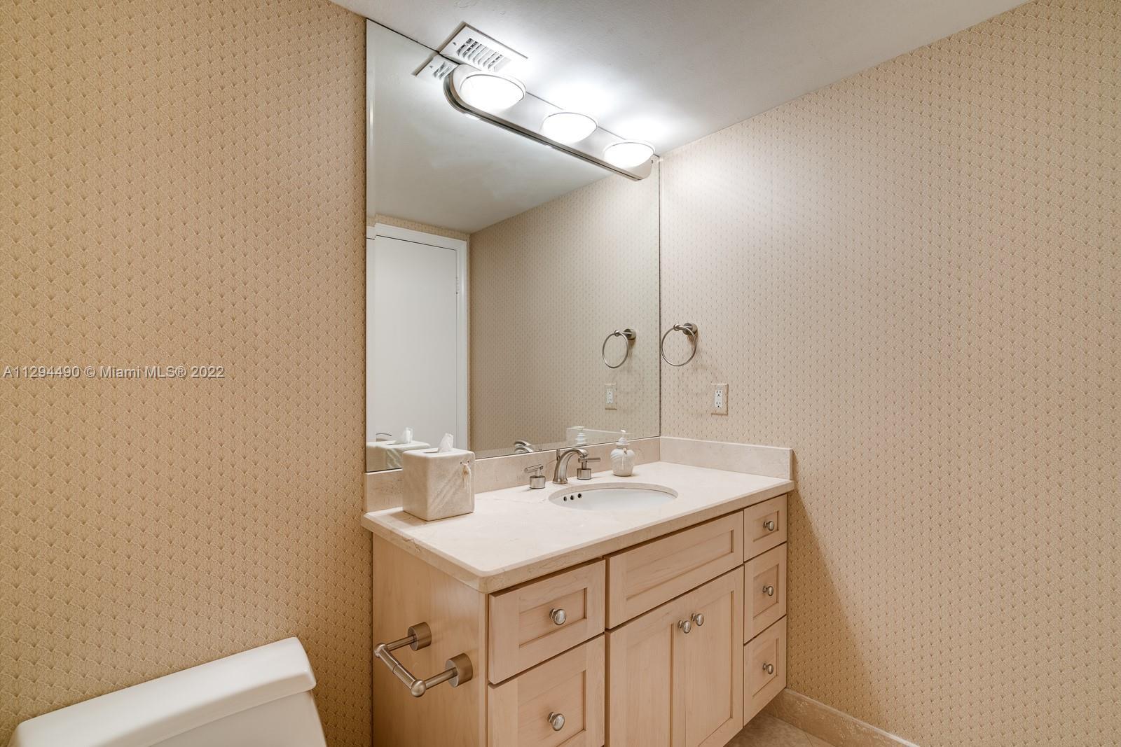 KEY BISCAYNE COMMODORE CL - Residential