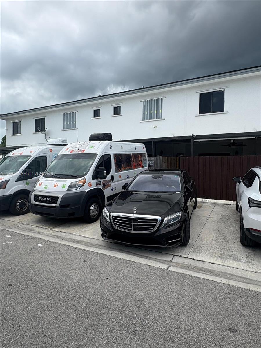 TROPICAL BREEZE TOWNHOUSE - Residential