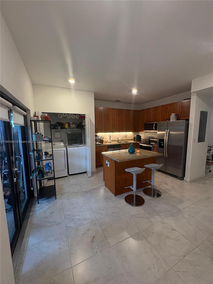 TROPICAL BREEZE TOWNHOUSE - Residential