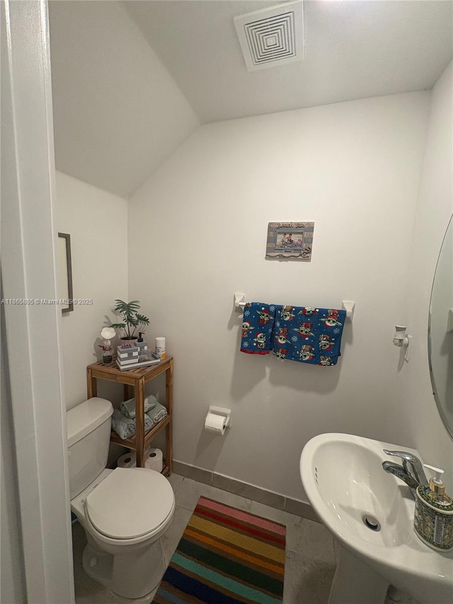 TROPICAL BREEZE TOWNHOUSE - Residential