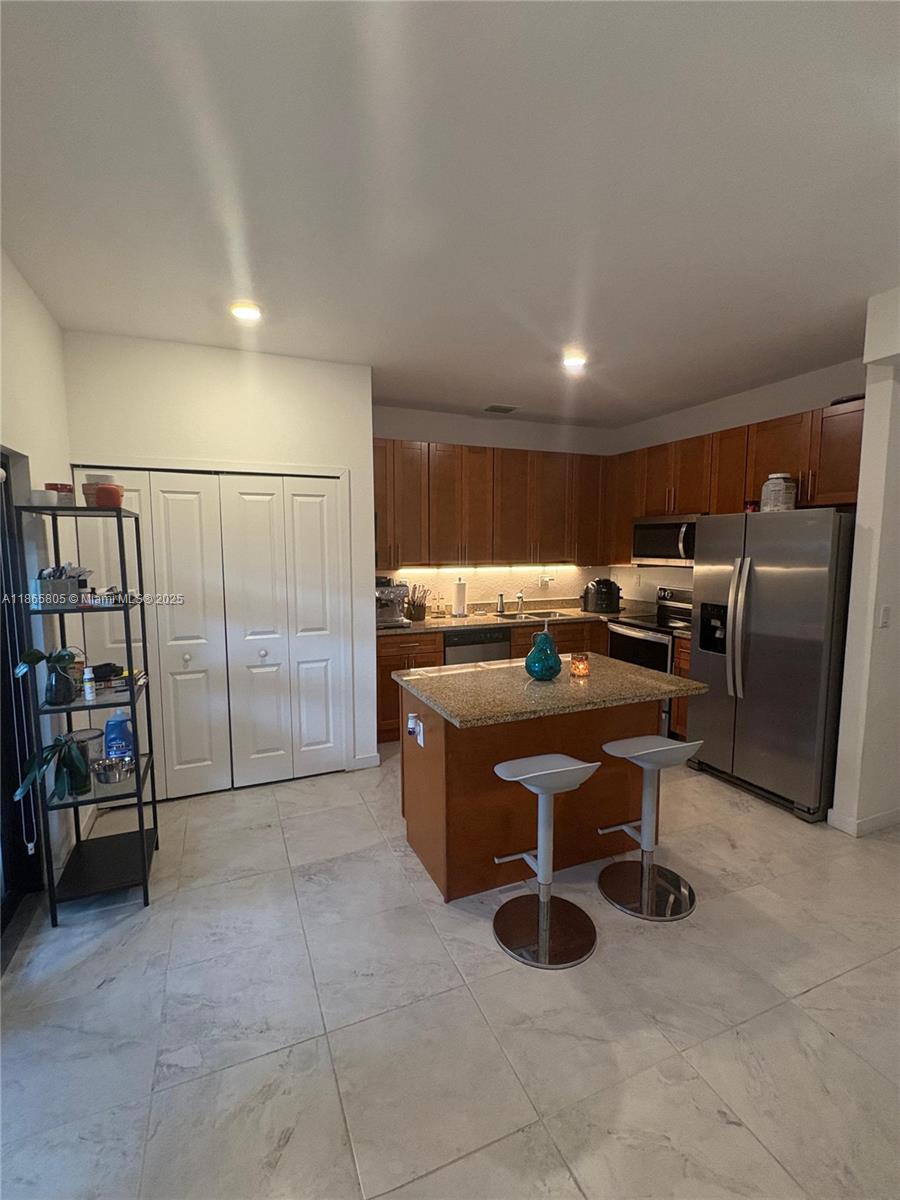 TROPICAL BREEZE TOWNHOUSE - Residential